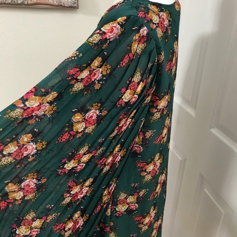 Xhilaration Floral Dress w Pleated Bell Sleeves - Picture 4 of 5